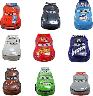 Disney Store Set da gioco deluxe Disney Pixar Cars, 9 pezzi, macchinine con particolari, giocattolo con dettagli colorati dei personaggi, con Saetta McQueen, età 3+